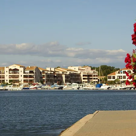 Dans Marina Avec Piscine